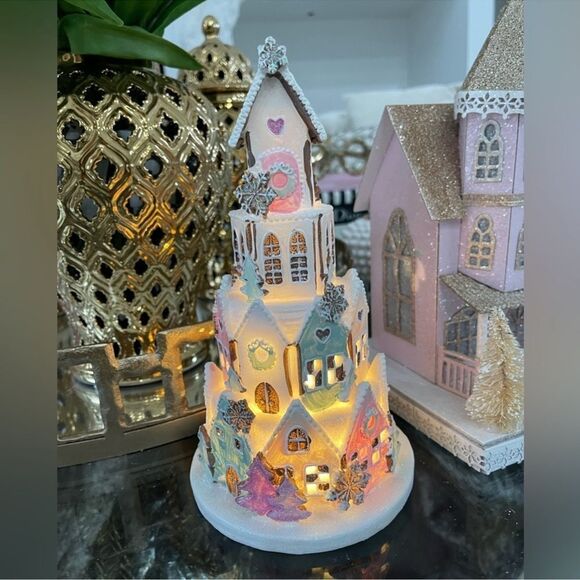 New Pastel Gingerbread Sugar Castle - Picture 10 of 15